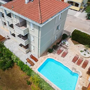 apartments-and-rooms-degra.in-istria.net/